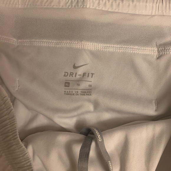 Nike Logo Print Shorts-XL - Picture 4 of 6